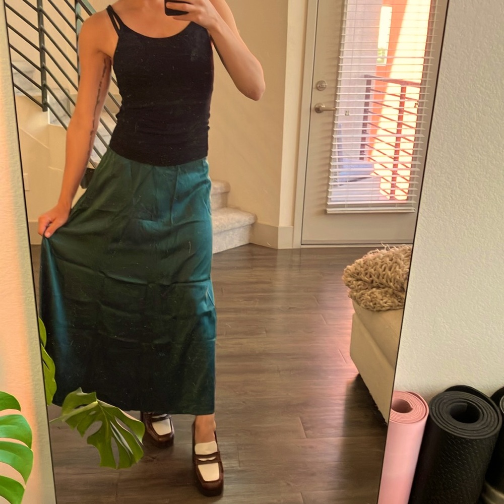 Eileen Fisher emerald green silk full length skirt, size 4, flawless
